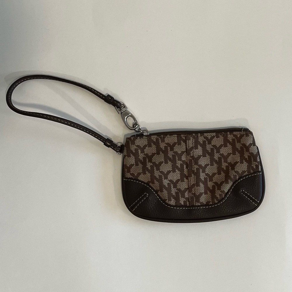 NY&Co Wristlet Wallet Zippered Closure with Classic NY&Co Pattern